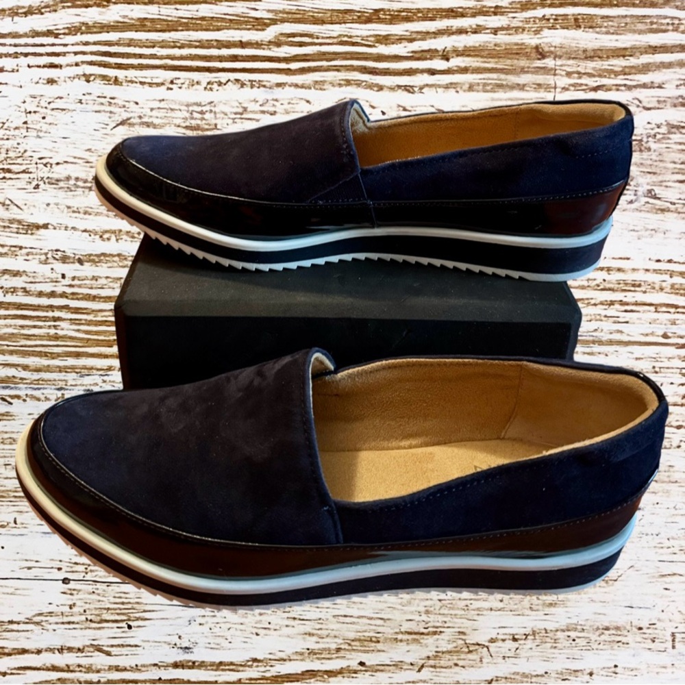 NATURALIZER French Navy Suede Patent Leather Sneakers 8.5M Brand New